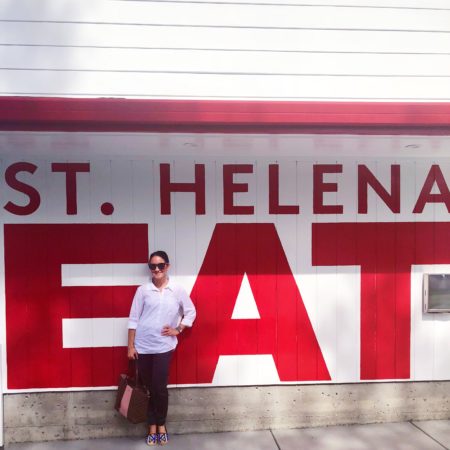 Napa Valley Travel Guide | Holistic Hot | St. Helena EAT sign Gott's Roadside